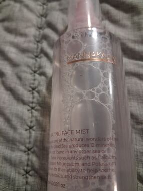 Manna Kadar Hydrating Face Mist - Pink